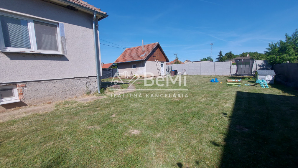 Predaj rodinný dom - Lúčnica nad Žitavou (251-12-JUF)