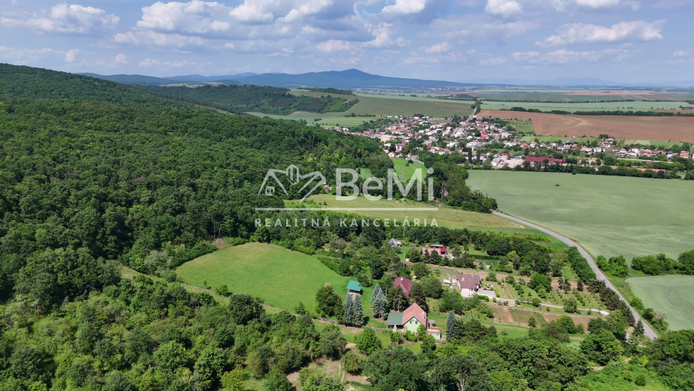Na predaj poľovnícka chata so strelnicou v okrese Hlohovec