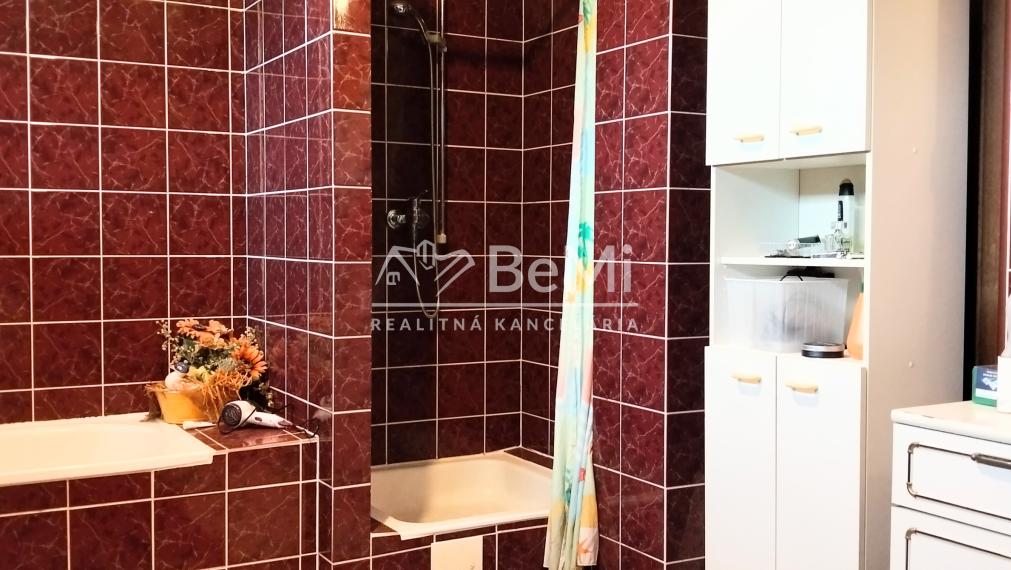 Predaj, 5 izbový rodinný dom - Žarnovica (019-12-ZOLAa)