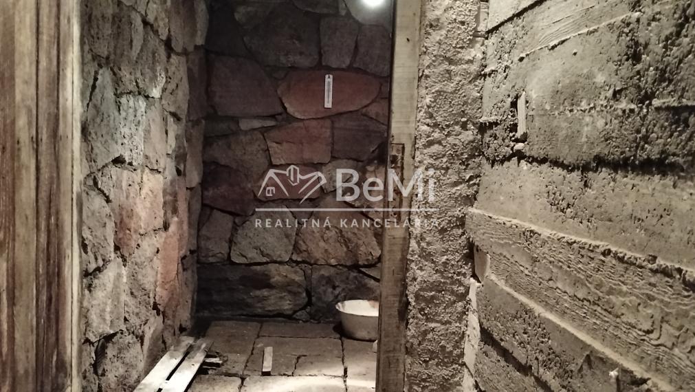 Predaj, 5 izbový rodinný dom - Žarnovica (019-12-ZOLAa)