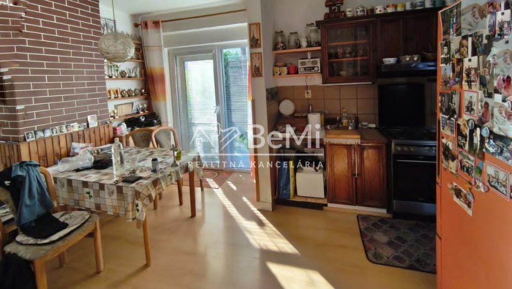 Predaj, 5 izbový rodinný dom - Žarnovica (019-12-ZOLAa)