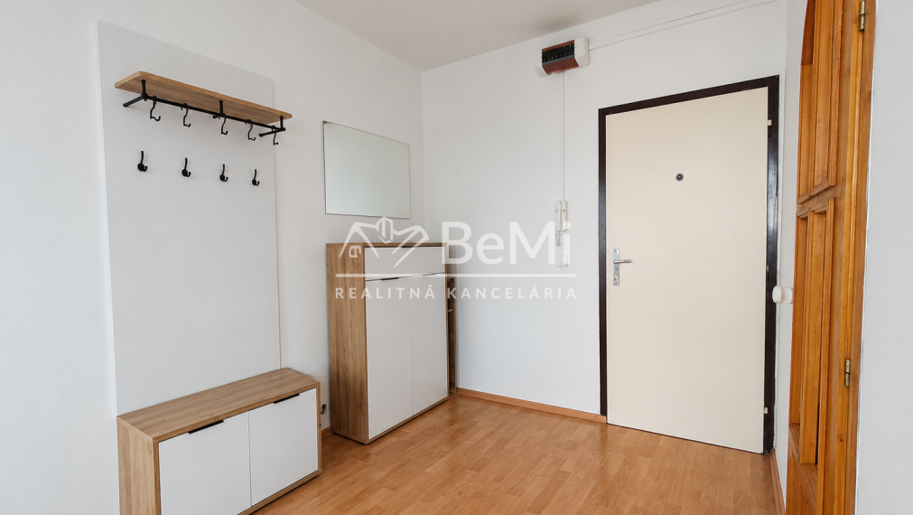 Predaj, 3 izbový byt - Pukanec (037-113-SIHA)