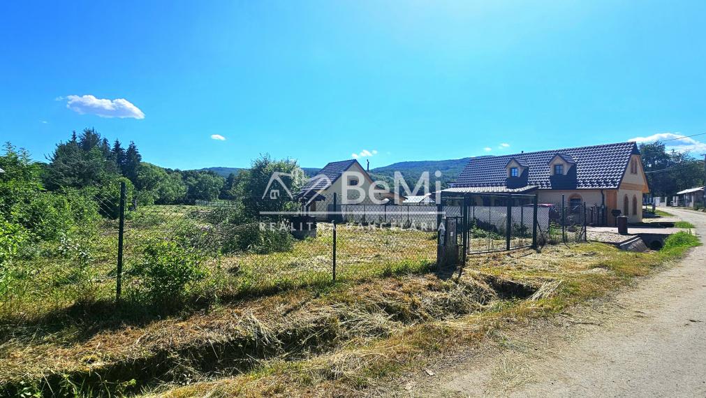 STAVEBNÝ POZEMOK 1857m2 PRI TEPLOM VRCHU - NA PREDAJ