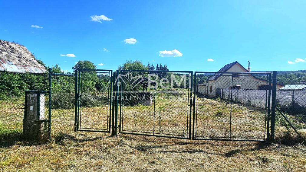 STAVEBNÝ POZEMOK 1857m2 PRI TEPLOM VRCHU - NA PREDAJ