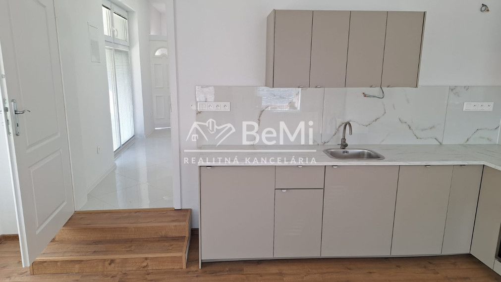Prenájom rodinného domu Mojmírovce (Nitra) možnosť 2 byty 019-22-RAKOE