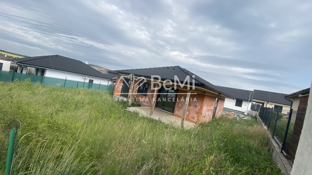 Nitra Štitáre 4-izbový RD (holodom) pozemok 589 m2 ID 620-12-MIG