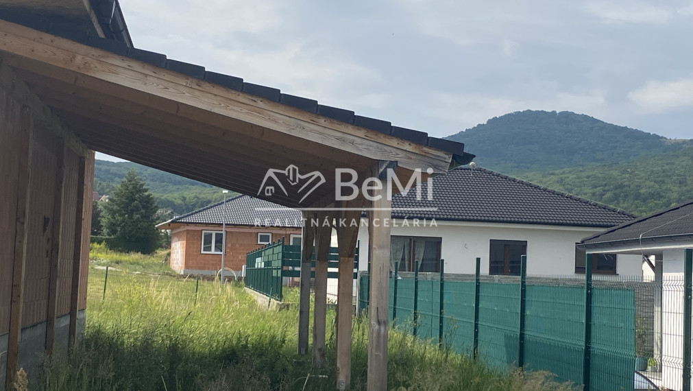 Nitra Štitáre 4-izbový RD (holodom) pozemok 589 m2 ID 620-12-MIG