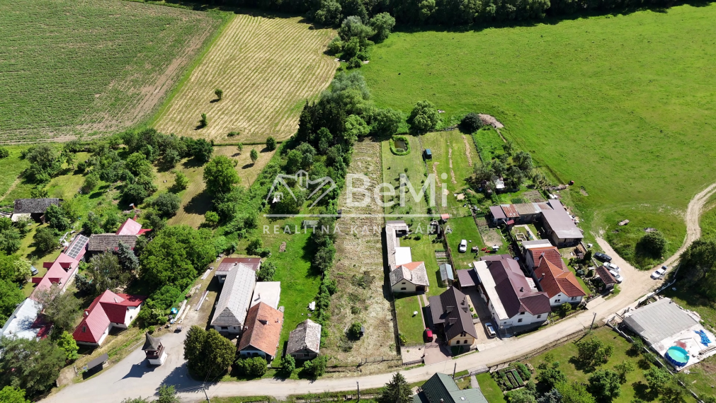STAVEBNÝ POZEMOK 1857m2 PRI TEPLOM VRCHU - NA PREDAJ