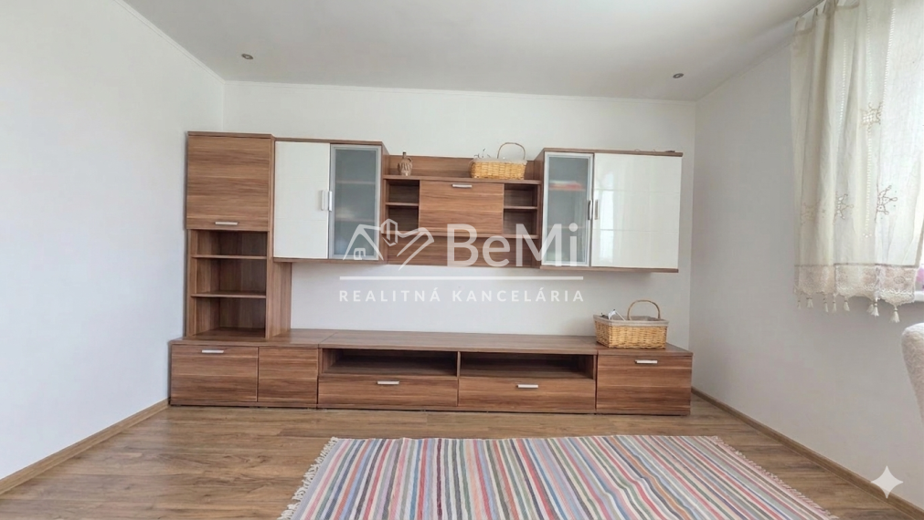 Slnečný 2,5 -izbový byt 66 m² v Pobedime  balkón, klimatizácia