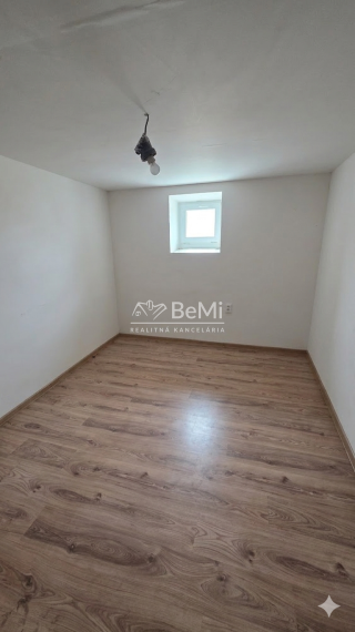 Slnečný 2,5 -izbový byt 66 m² v Pobedime  balkón, klimatizácia