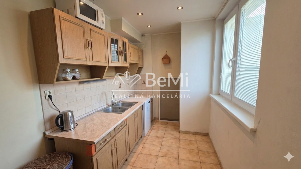 Slnečný 2,5 -izbový byt 66 m² v Pobedime  balkón, klimatizácia