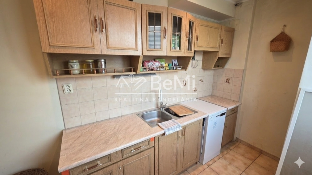 Slnečný 2,5 -izbový byt 66 m² v Pobedime  balkón, klimatizácia