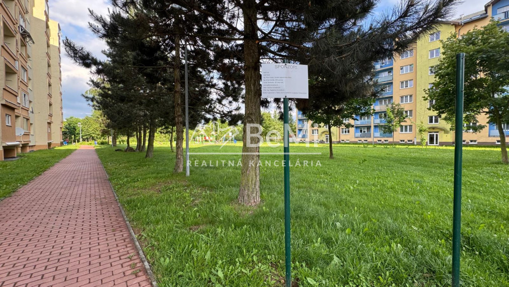 Na predaj 2-izbový byt s presklenou loggiou, Trstená - Západ