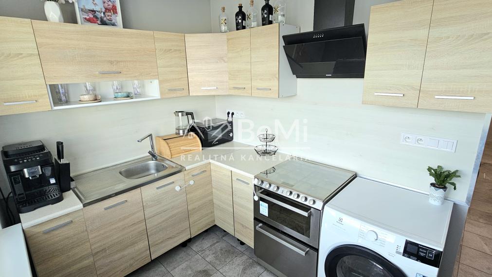 KRÁSNY 3 IZBOVÝ BYT S LODŽIOU NA SÍDLISKU RIMAVA - NA PREDAJ