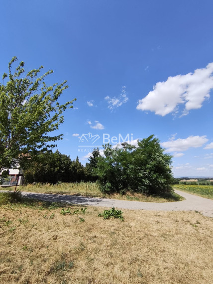Stavebný pozemok s investičným potenciálom -  Dolný Pial 2136 m2 (035-14-MIMI)
