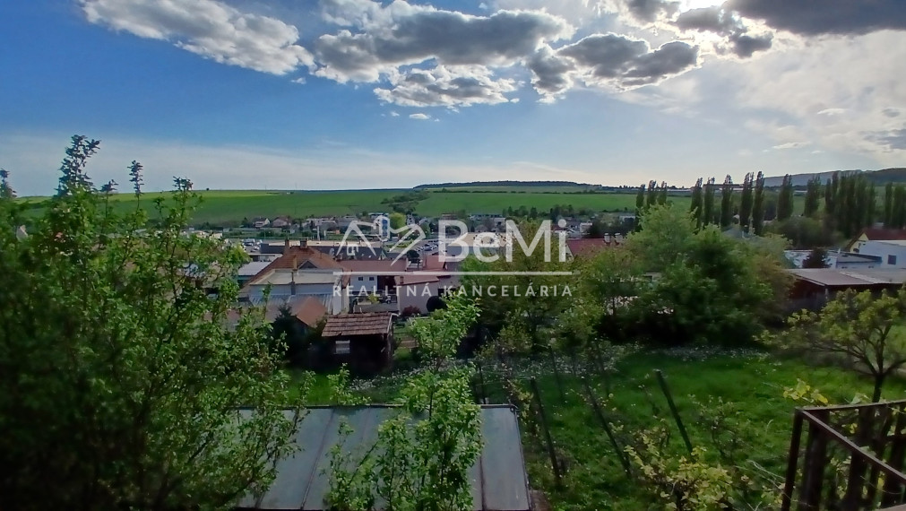 Rodinný dom s veľkým pozemkom -Veľký Krtíš (033-12-MIMI)