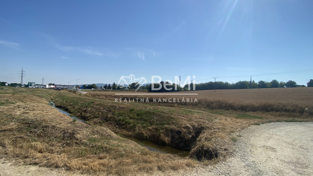 Pozemok 2 083 m2, 4NP, vybavenosť ,,pri Metro Nitra " ID 626-14-MIG
