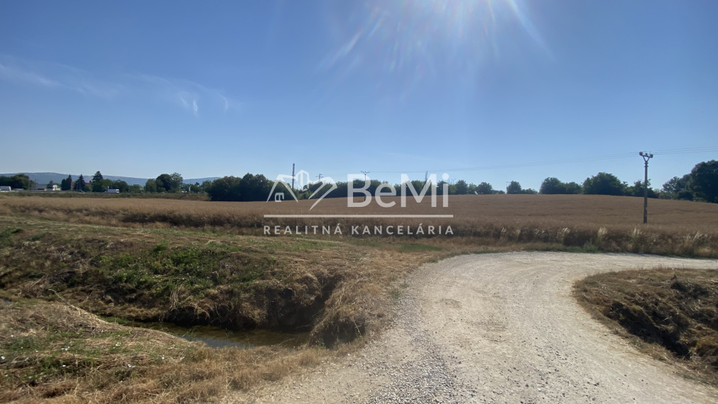Pozemok 2 083 m2, 4NP, vybavenosť ,,pri Metro Nitra " ID 626-14-MIG