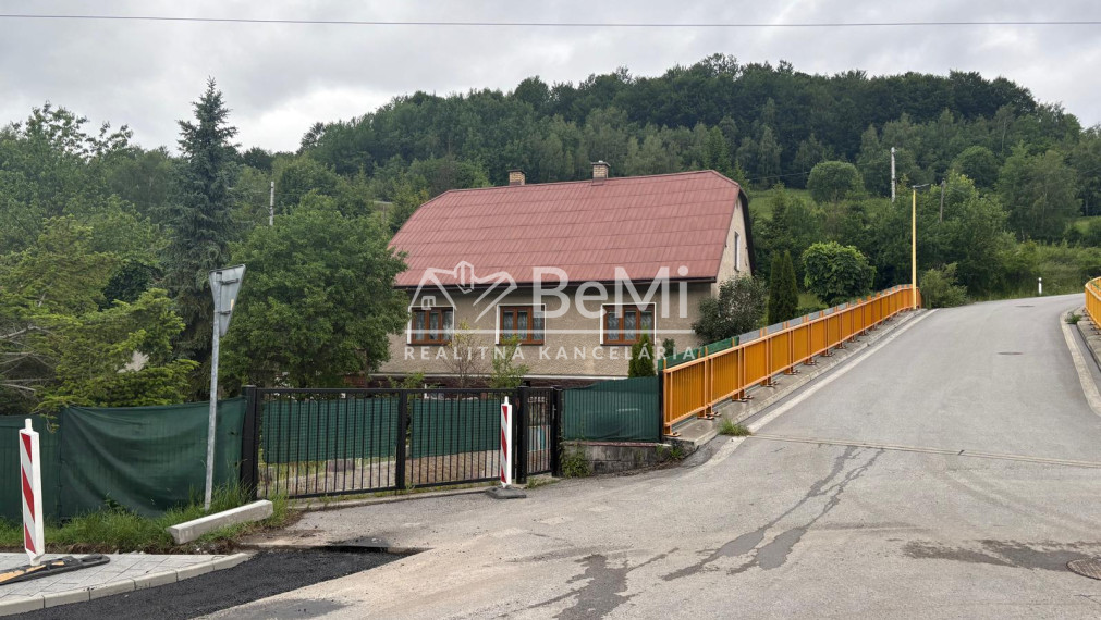 Rezervované: Rodinný dom,1254m2,Skalité, okr.CA(269-12-MACH)