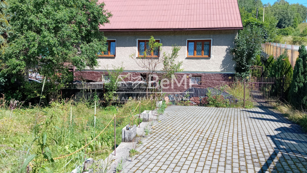 Rezervované: Rodinný dom,1254m2,Skalité, okr.CA(269-12-MACH)