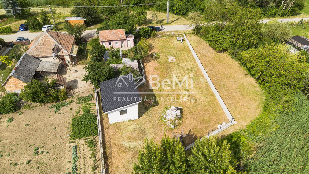 STAVEBNÝ POZEMOK S PRÁVOPLATNÝM STAVEBNÝM POVOLENÍM A PROJEKTOM – MARTOVCE id044-14-evba