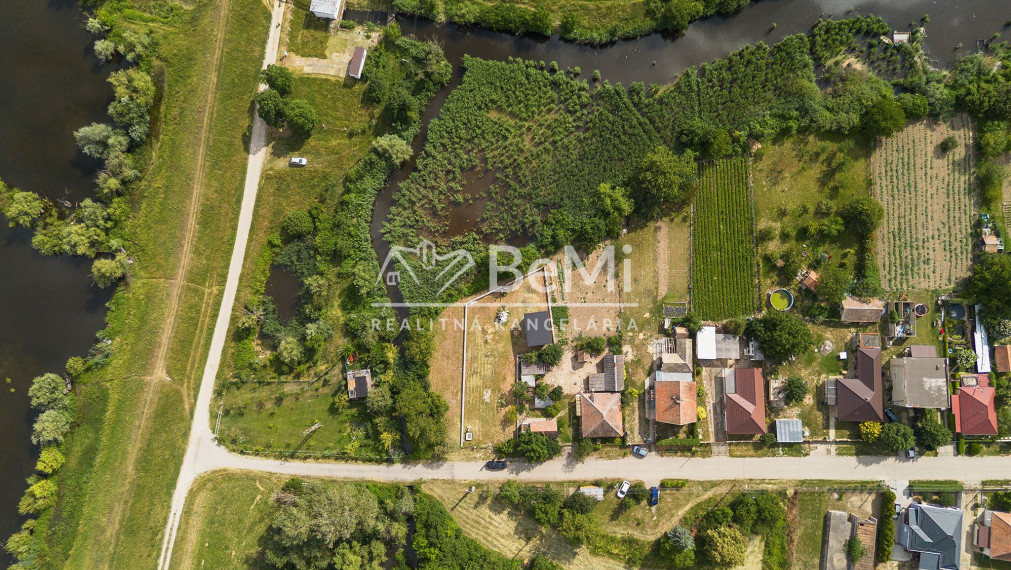 STAVEBNÝ POZEMOK S PRÁVOPLATNÝM STAVEBNÝM POVOLENÍM A PROJEKTOM – MARTOVCE id044-14-evba