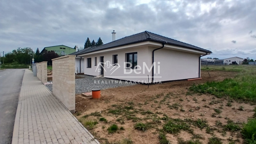Predaj, krásna novostavba 4-izbového RD, bungalov -  Levice  (020-12-MIMI)