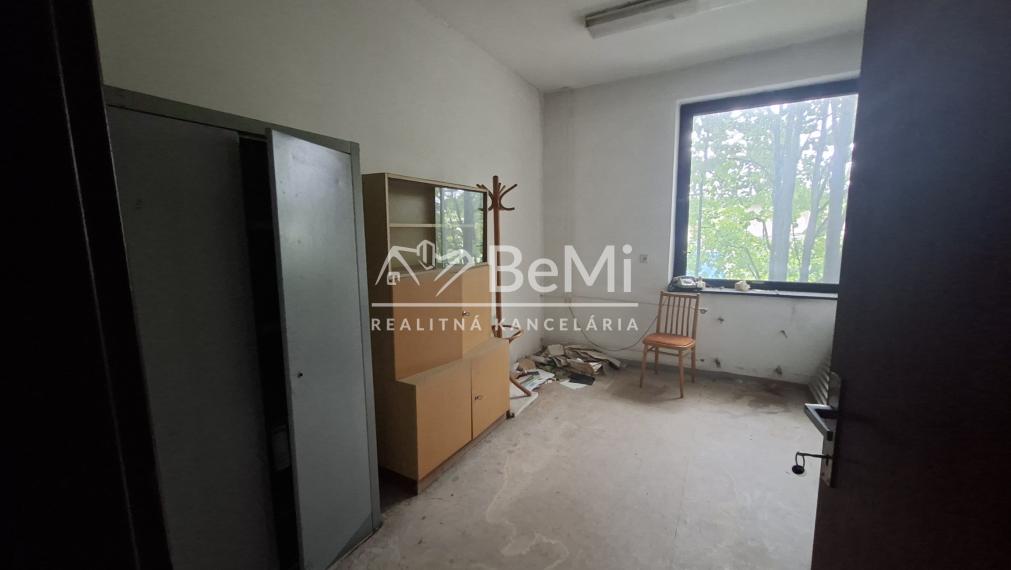 Priemyselný areál, 4 budovy – bývalý Agropodnik Medzibrodie