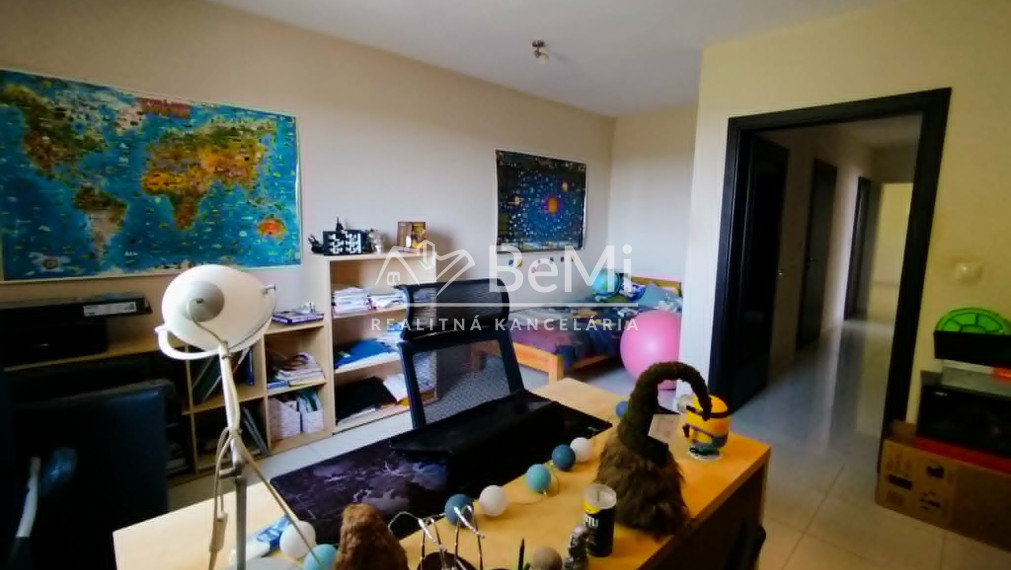 Na predaj  8 izbový rodinný dom v Lehote pri Nitre