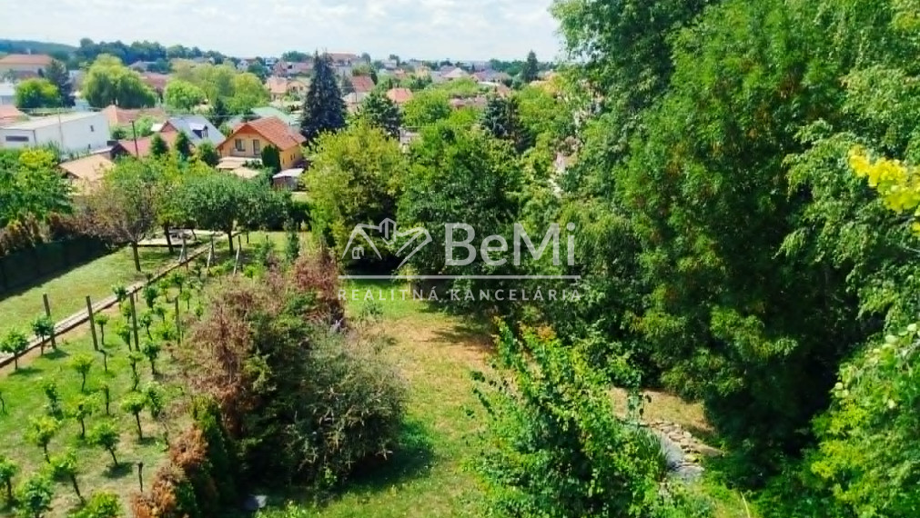 Na predaj  8 izbový rodinný dom v Lehote pri Nitre