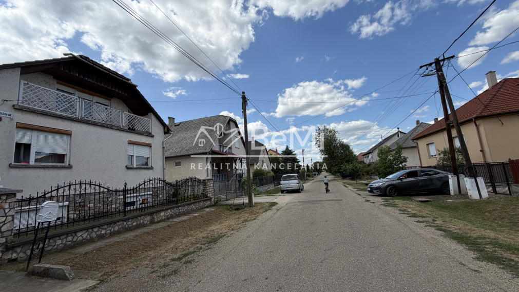 Dvojgeneračný rodinný dom v obci Halmaj- Maďarsko -PREDAJ