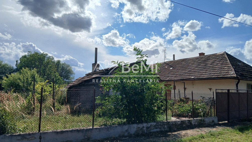Rodinný dom s veľkým pozemkom - Kolta    (027-12-MIMI)