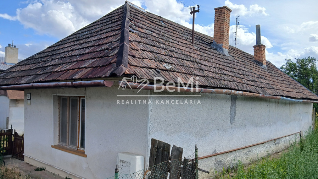 Rodinný dom s veľkým pozemkom - Kolta    (027-12-MIMI)