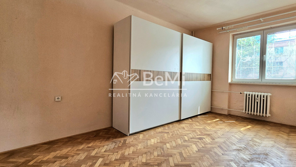 2-IZBOVÝ BYT NA UL.ROŽŇAVSKEJ - NA PREDAJ