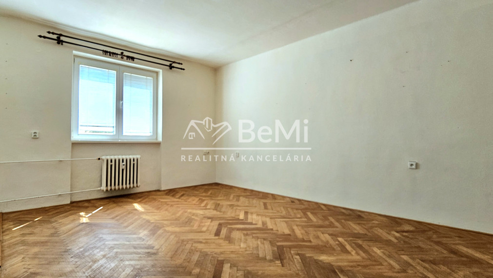 2-IZBOVÝ BYT NA UL.ROŽŇAVSKEJ - NA PREDAJ