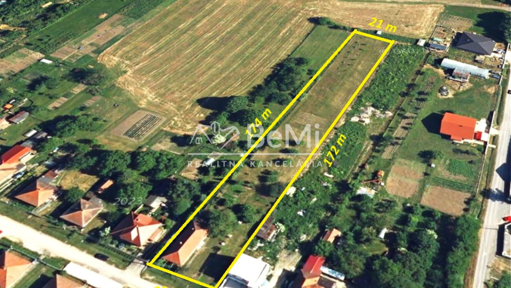 Pozemok s rodinným domom o výmere 3 671 m² v obci Jelenec