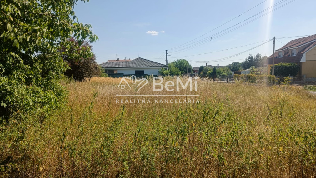 Stavebný pozemok Kuzmice 641 m² - Exkluzívna ponuka 022-14-RAKOE
