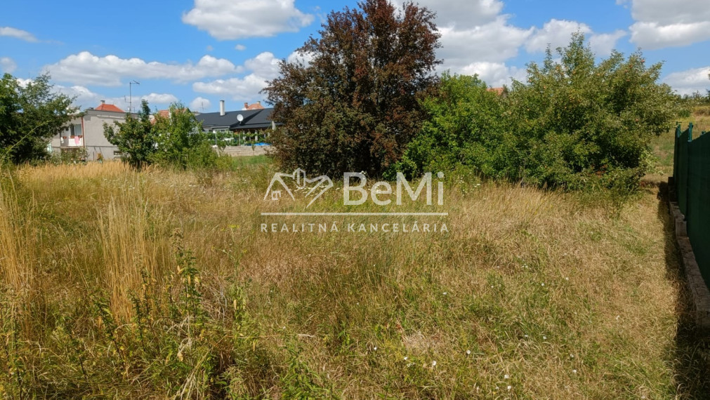 Stavebný pozemok Kuzmice 641 m² - Exkluzívna ponuka 022-14-RAKOE