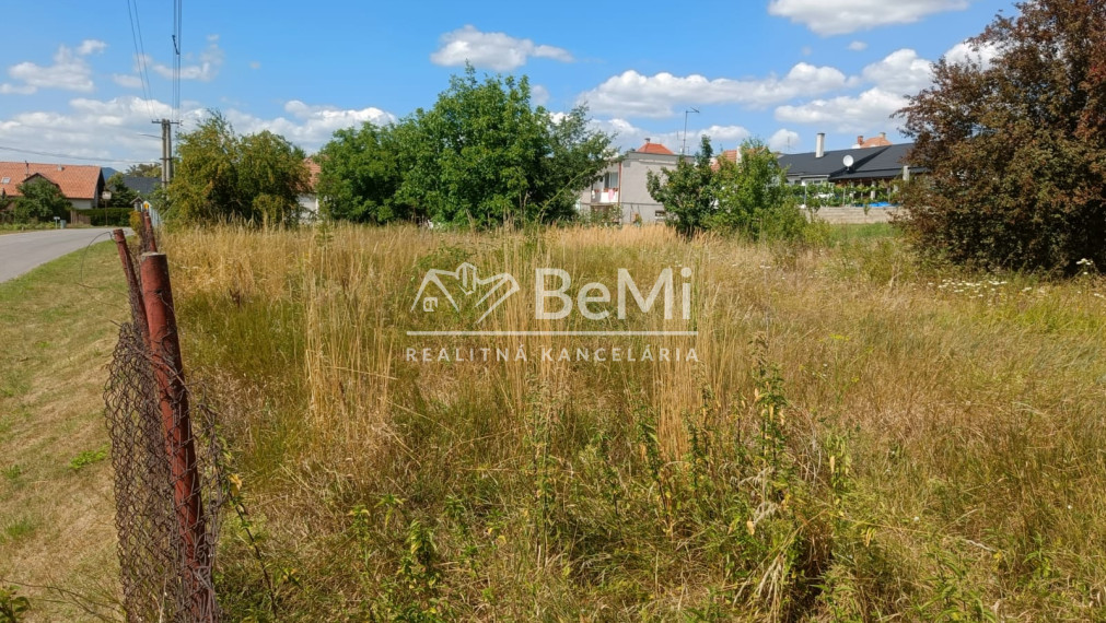 Stavebný pozemok Kuzmice 641 m² - Exkluzívna ponuka 022-14-RAKOE