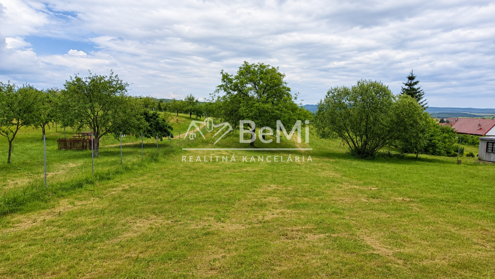 EXKLUZÍVNE, Stavebný pozemok 1 972 m² - Pukanec (062-12-SIHA)