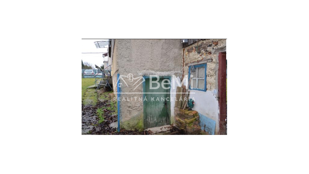 Pozemok s rodinným domom o výmere 3 671 m² v obci Jelenec
