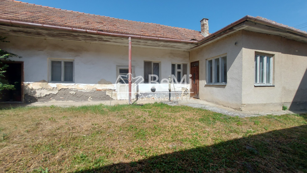 Predaj starší rodinný dom obec Lukáčovce pri Nitre(253-12-JUF)
