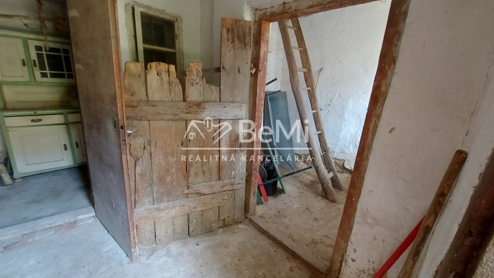 Predaj starší rodinný dom obec Lukáčovce pri Nitre(253-12-JUF)