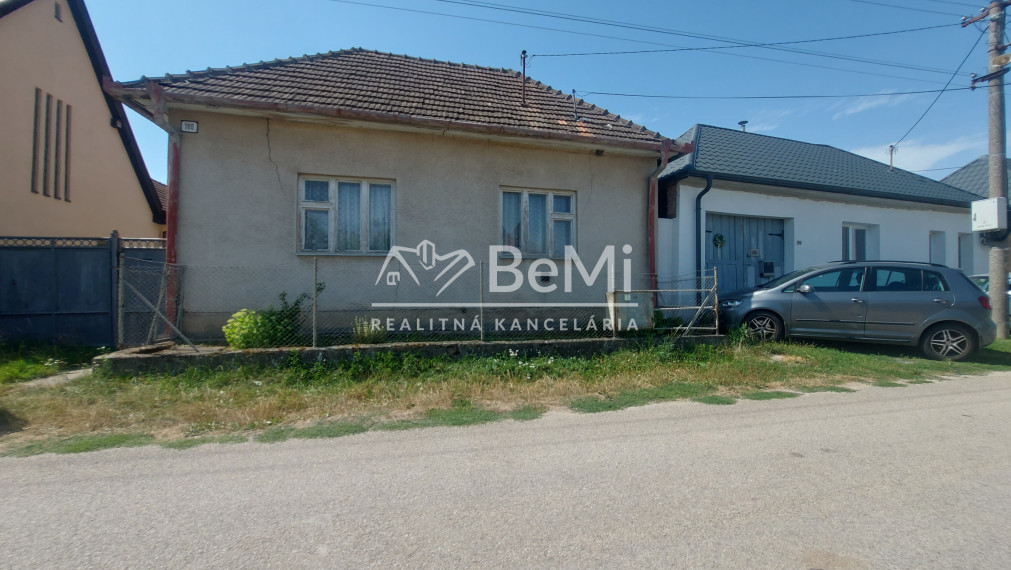 Predaj starší rodinný dom obec Lukáčovce pri Nitre(253-12-JUF)