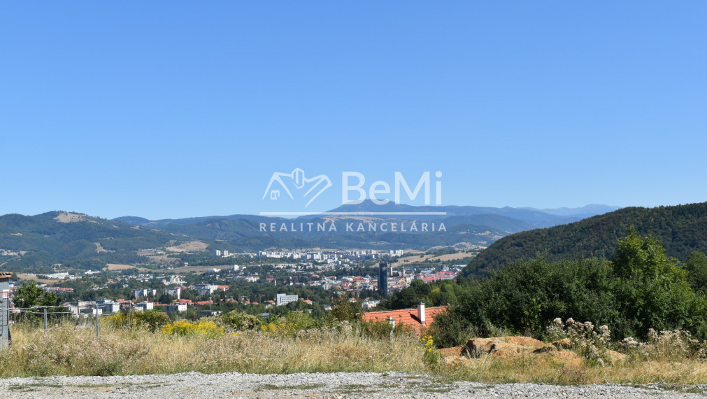 Stavebný pozemok 1208 m2, výhľad na mesto, Banská Bystrica