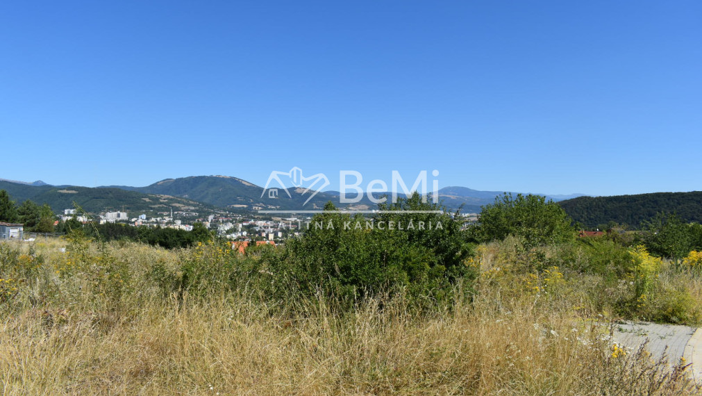 Stavebný pozemok 1208 m2, výhľad na mesto, Banská Bystrica