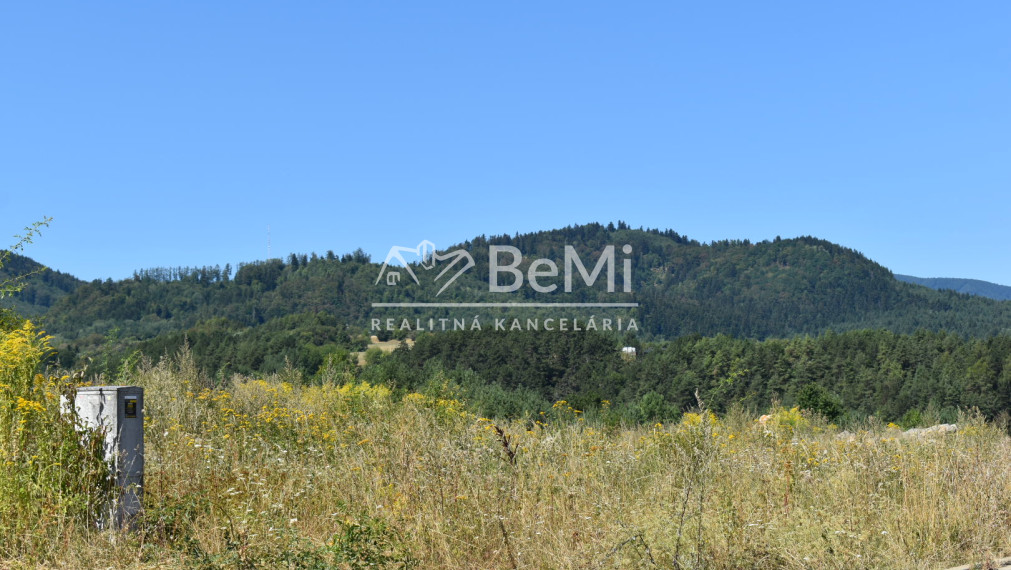 Stavebný pozemok 1208 m2, výhľad na mesto, Banská Bystrica