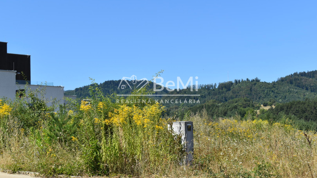 Stavebný pozemok 1208 m2, výhľad na mesto, Banská Bystrica