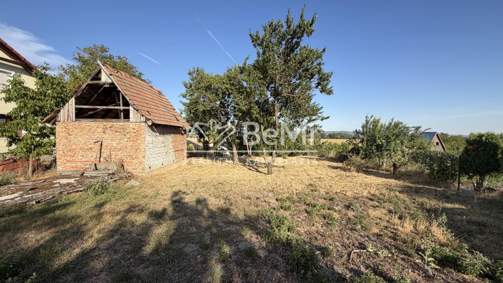 Na predaj stavebný pozemok v obci Rakovice ID 146-14-LUGUE
