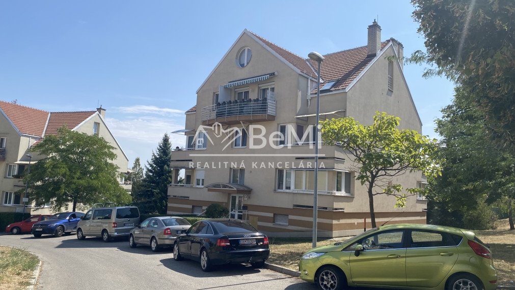 Garážové státie Nitra Čermáň Južná ulica ,, u Martináka´´ ID 632-19-MIG